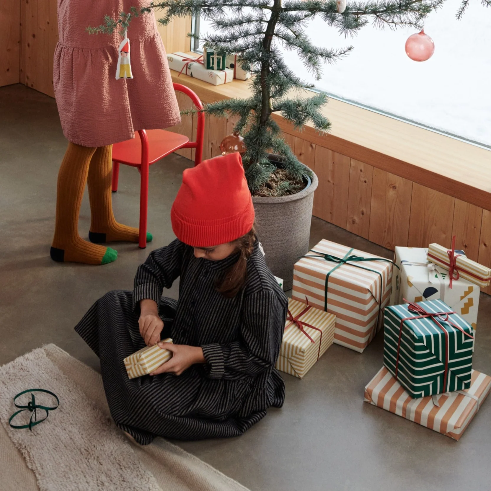 Alf Fine Knitted Christmas Hat (Apple Red) - Image 4