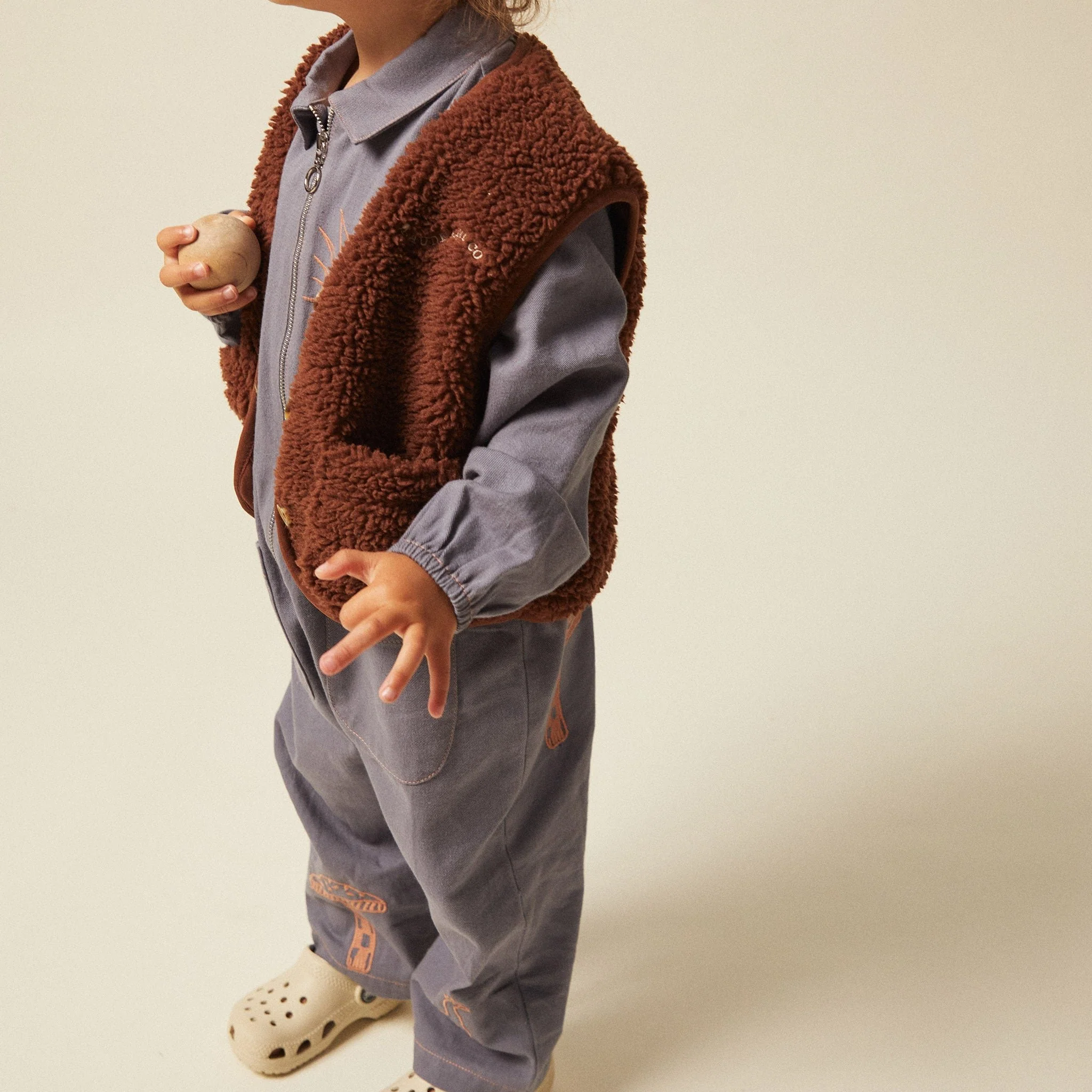 Alma Borg Teddy Gilet (Bark) - Image 7