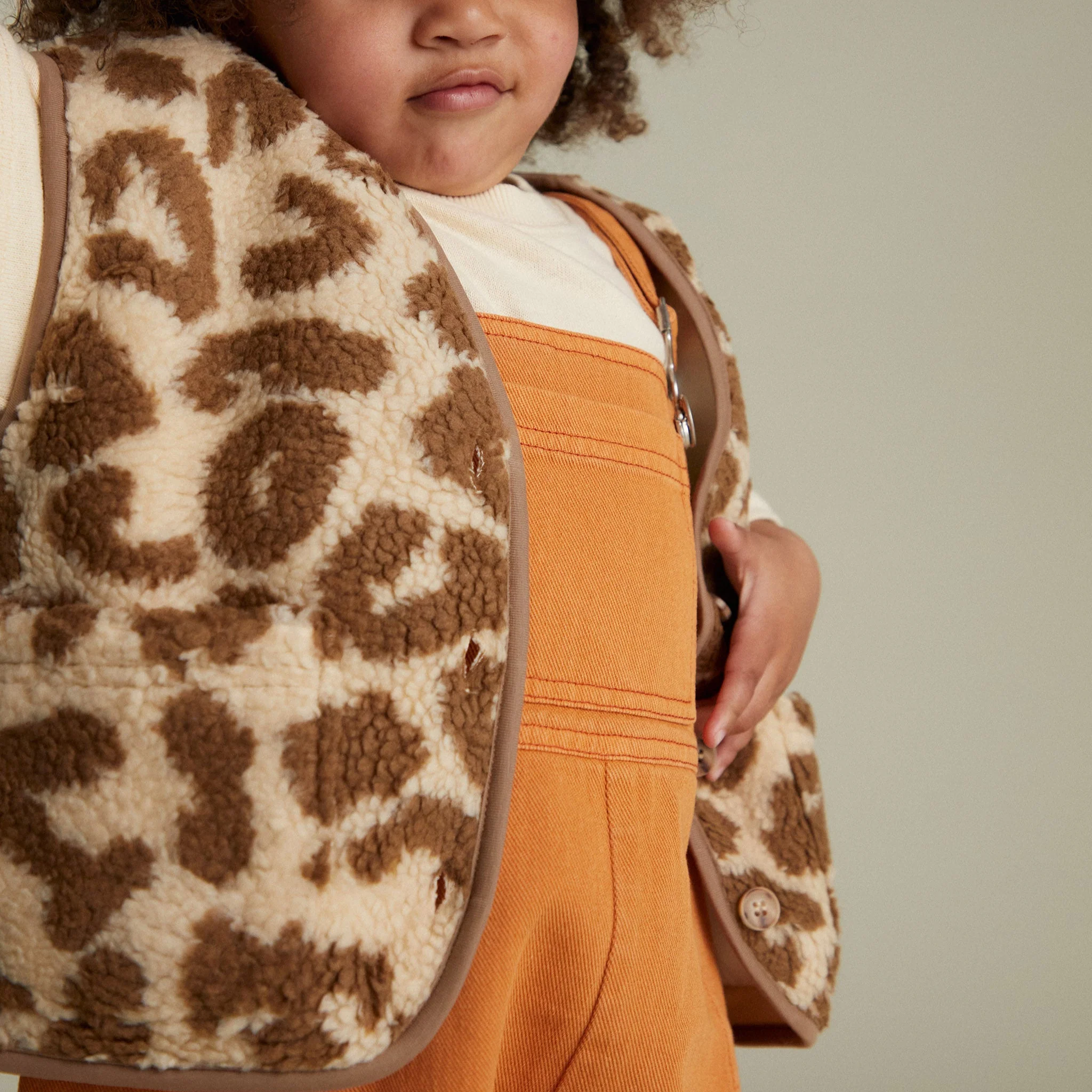 Alma Borg Leopard Print Teddy Gilet - Image 3