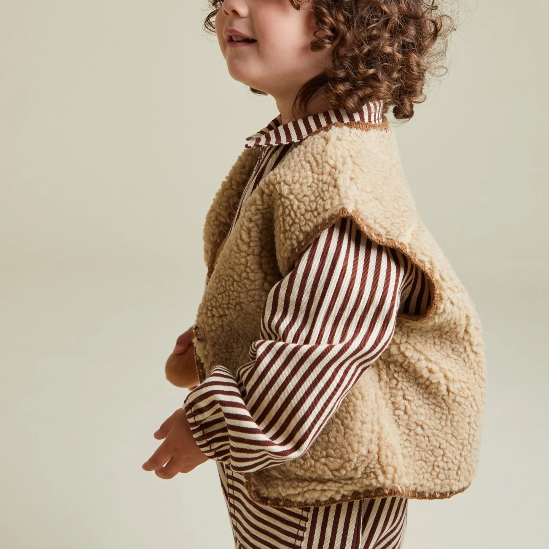 Amos Sand Folk Teddy Gilet - Image 3