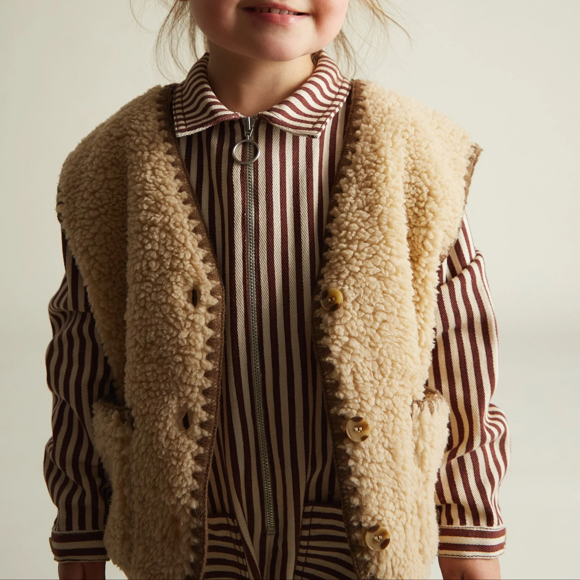 Amos Sand Folk Teddy Gilet - Image 4