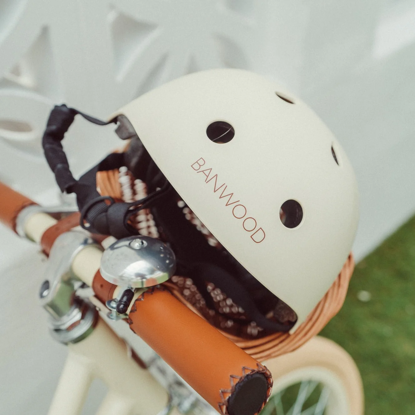 Banwood Classic Bike Helmet (Matte Cream) - Image 4