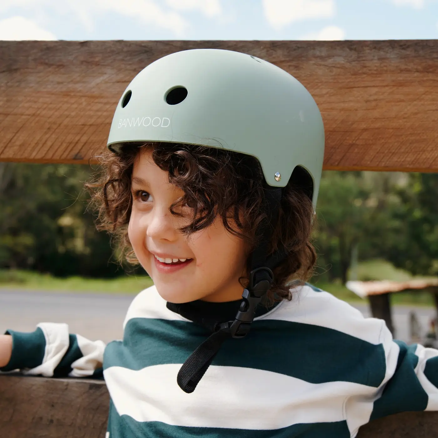 Banwood Classic Bike Helmet (Matte Forest) - Image 2