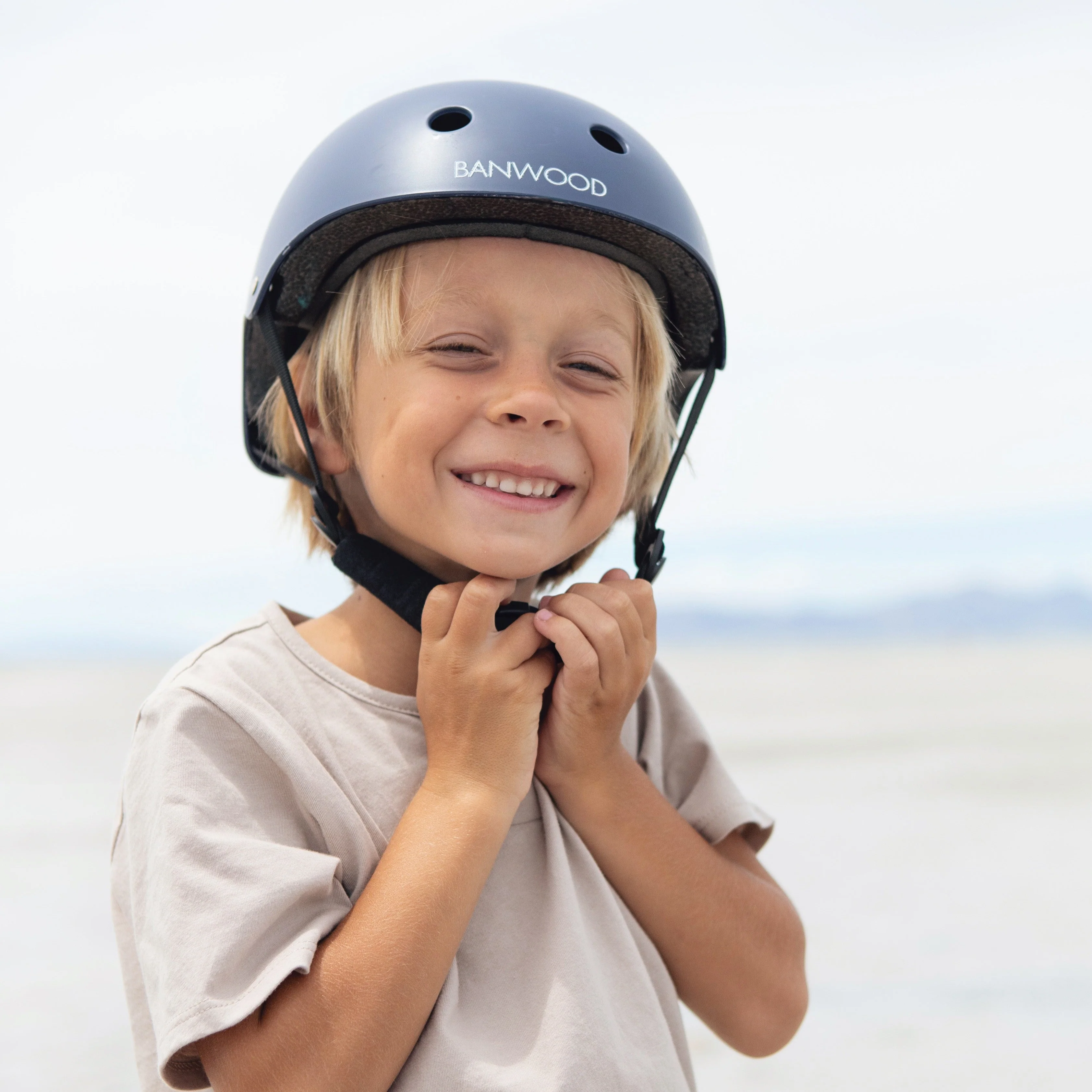 Banwood Classic Bike Helmet (Matte Navy Blue) - Image 2