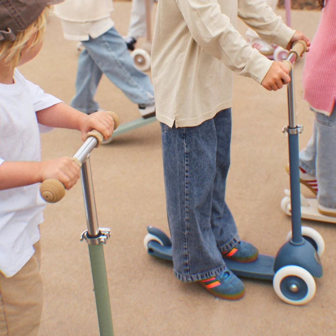 Banwood Eco Kids Scooter (Deep Sea) - Image 3