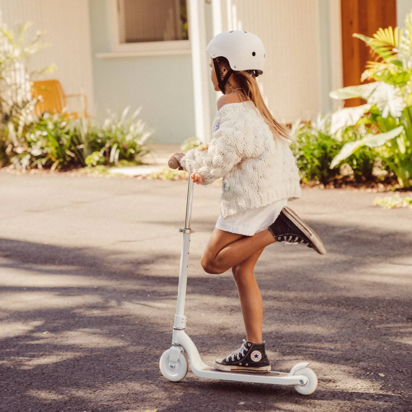 Banwood Kids Maxi Scooter with Basket (White) - Image 6