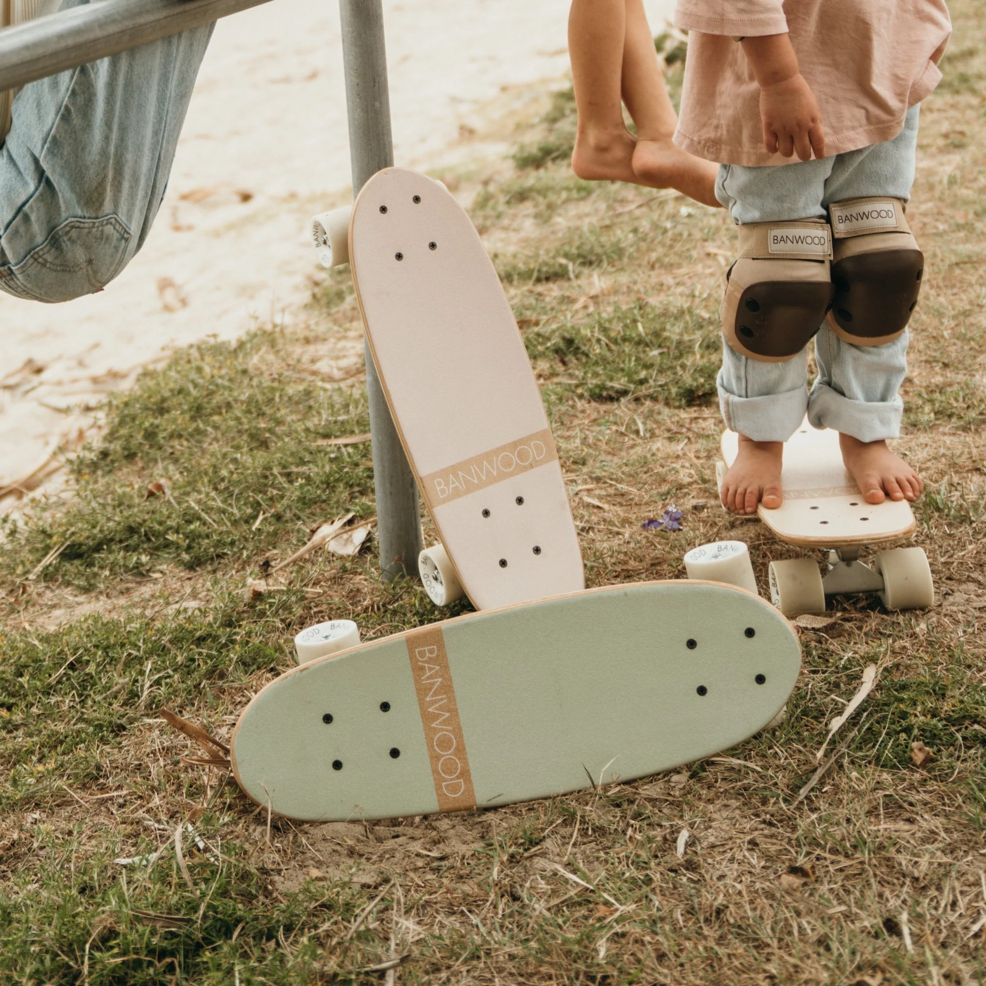 Banwood Kids Skateboard (Pink) - Image 3