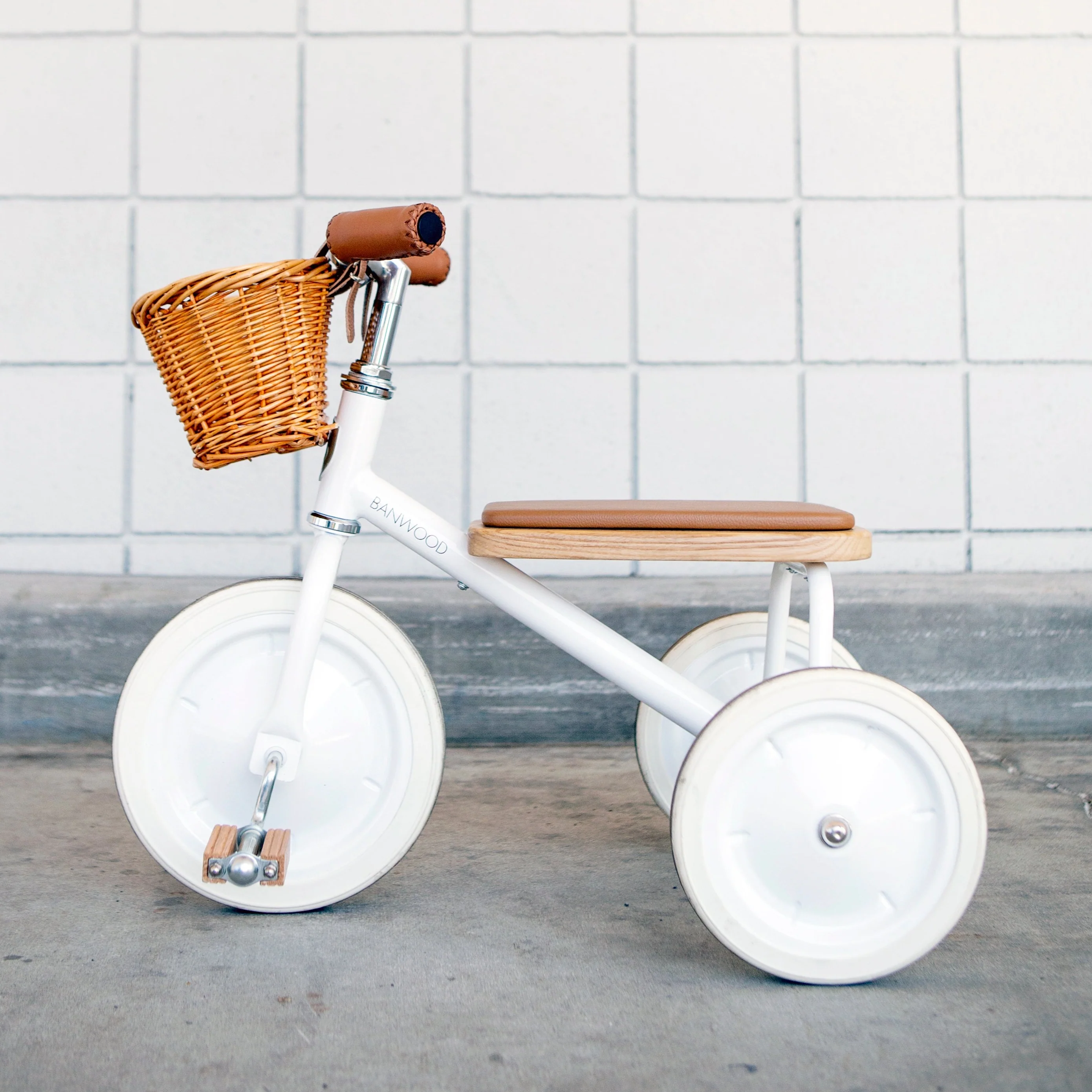 Banwood Vintage Trike (White) - Image 3
