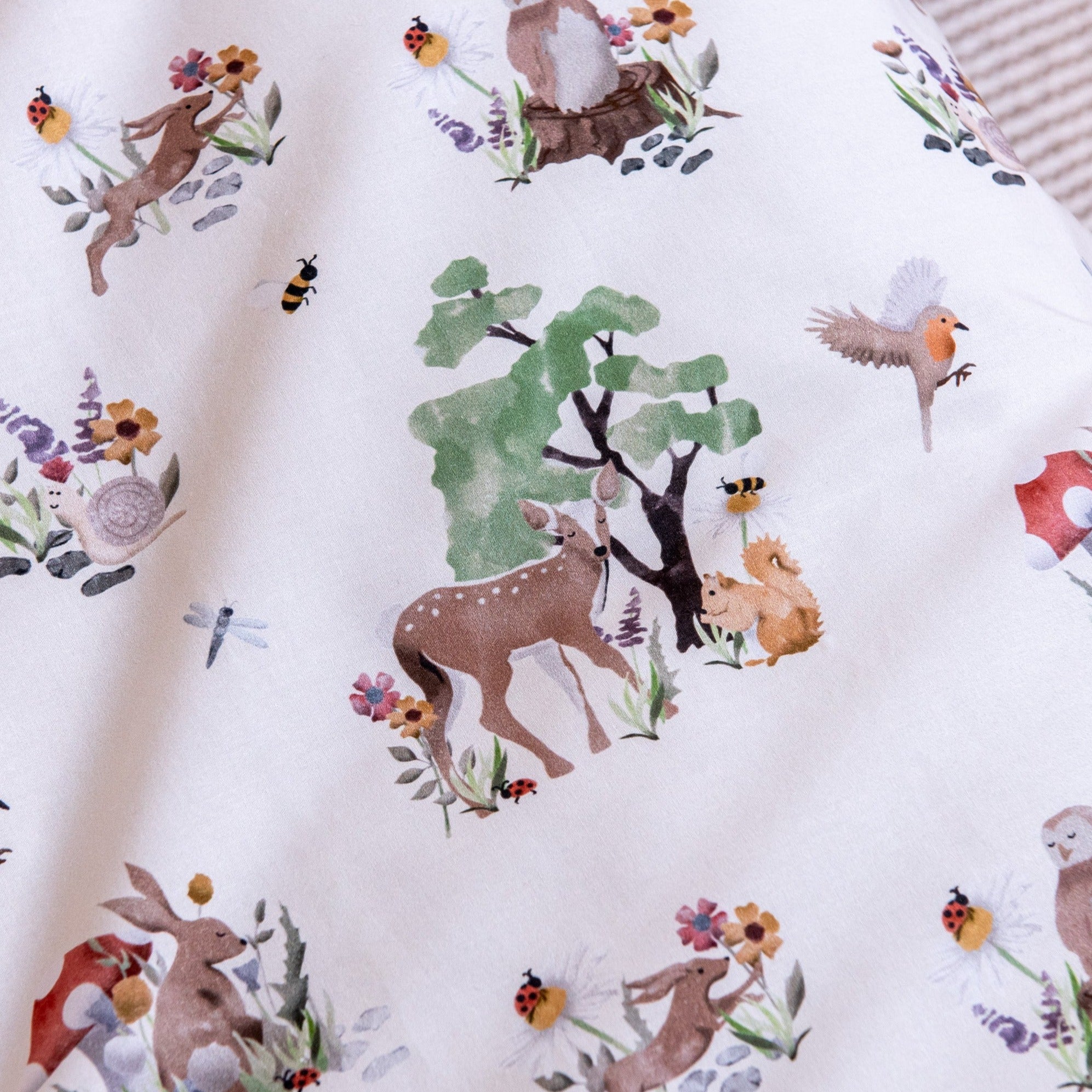 Meadow Scenes Reversible Cotton Duvet and Pillow Bedding Set - Image 4