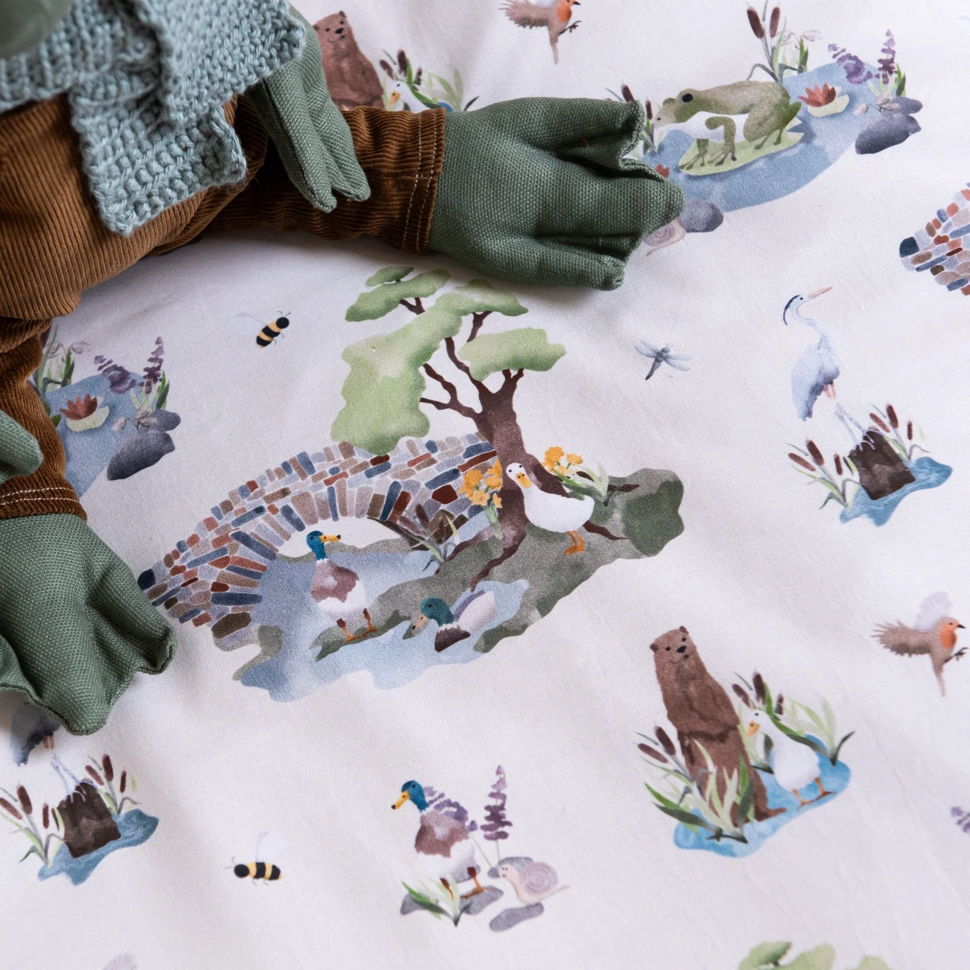 Waterside Scenes Reversible Cotton Duvet and Pillow Bedding Set - Image 4
