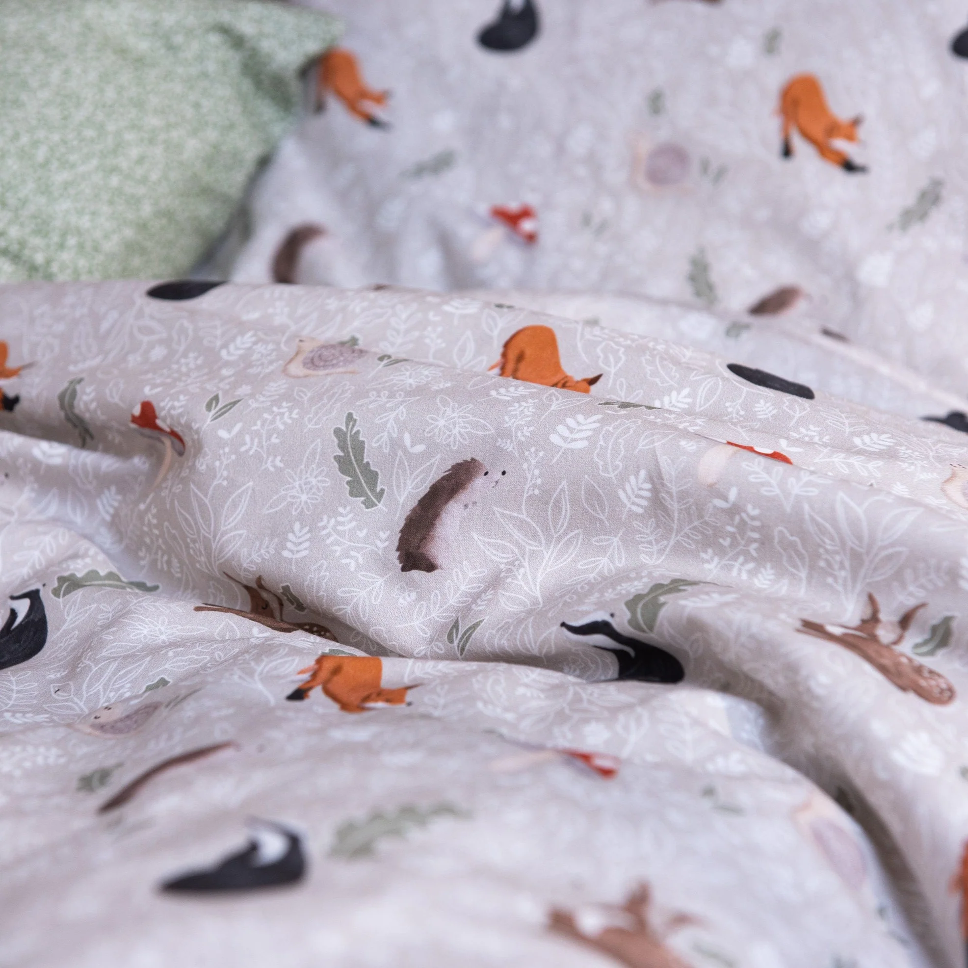 Woodland Leaf Reversible Duvet and Pillow Bedding Set - Image 6