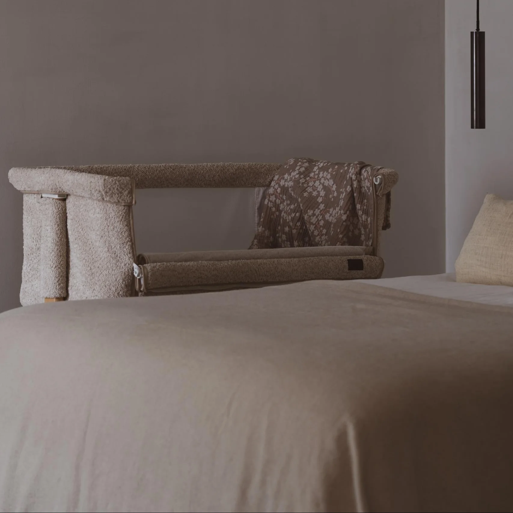 Co-Sleeper Side by Side Baby Crib (Boucle Sheep) - Image 3