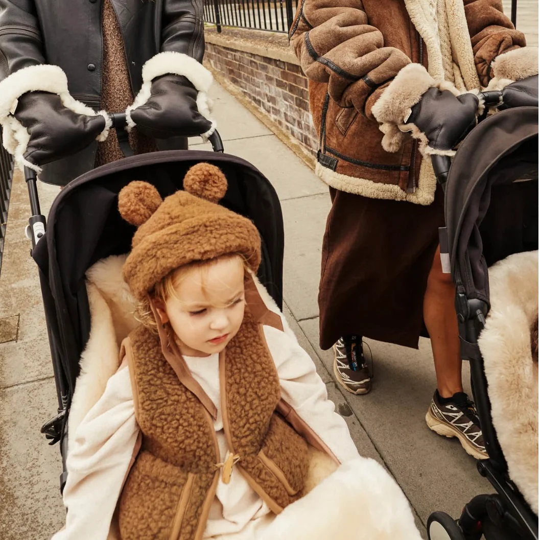 Coated Sheepskin Buggy Mittens (Noir/Toast) - Image 9