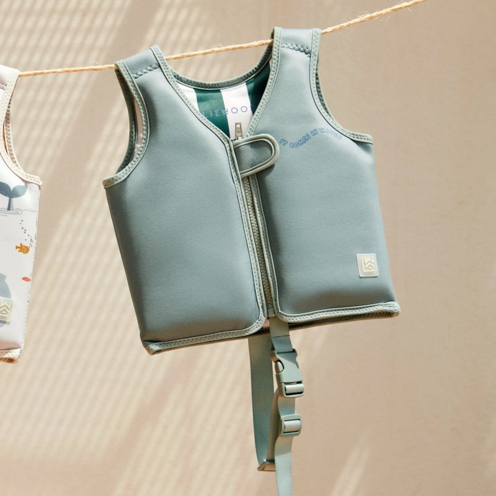 Dove Whale Print Neoprene Swim Vest (Peppermint) - Image 3