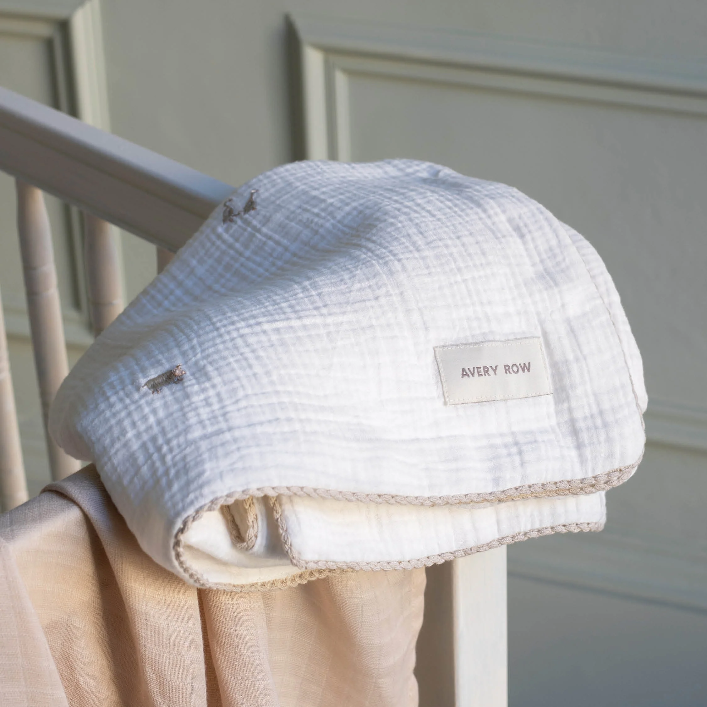 Embroidered Muslin Blanket (Little Farm) - Image 6