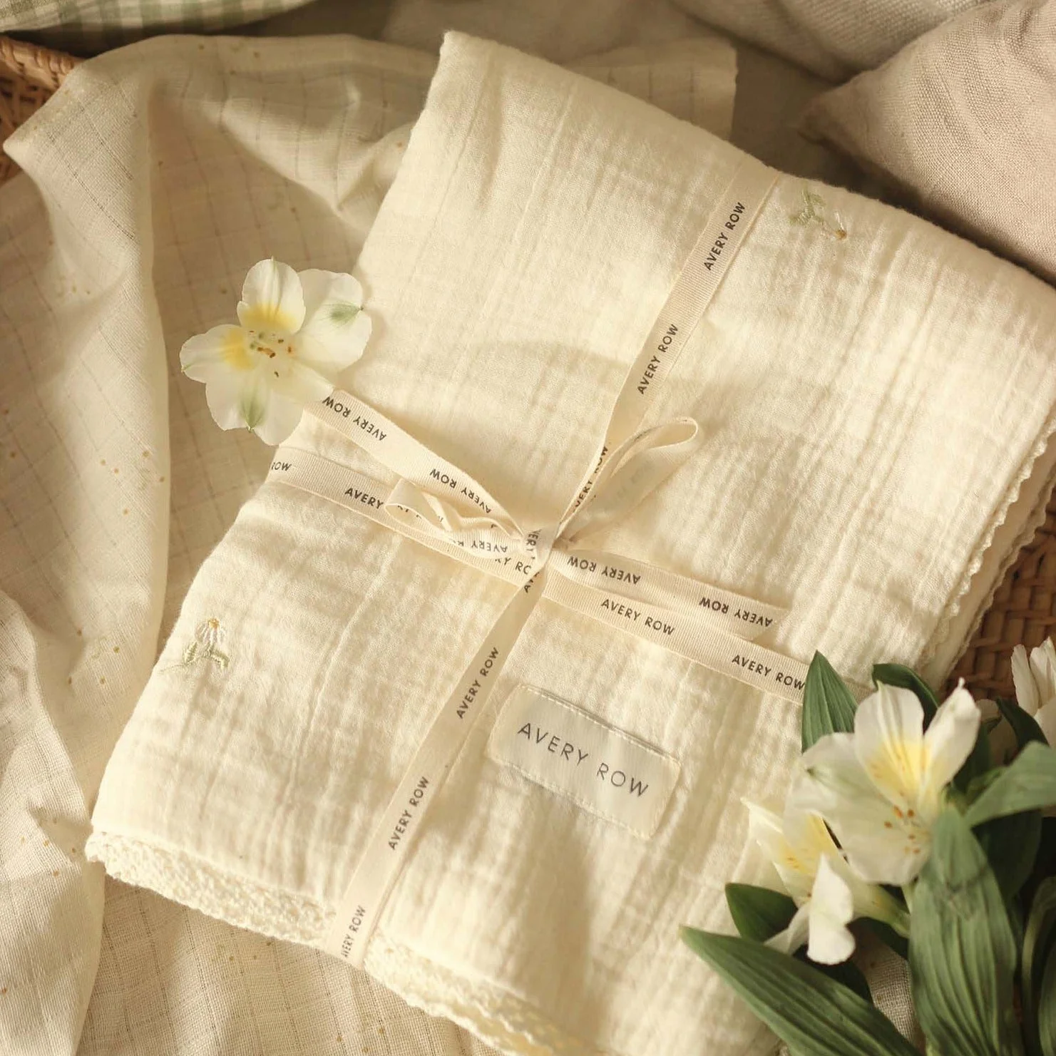 Embroidered Muslin Blanket (Wild Chamomile) - Image 2