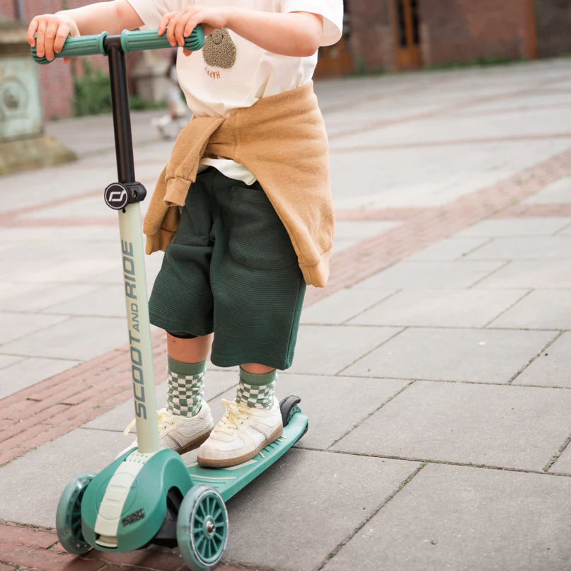 Highway Kick 3S Steerable Foldable Scooter with LED Wheels (Forest) - Image 2