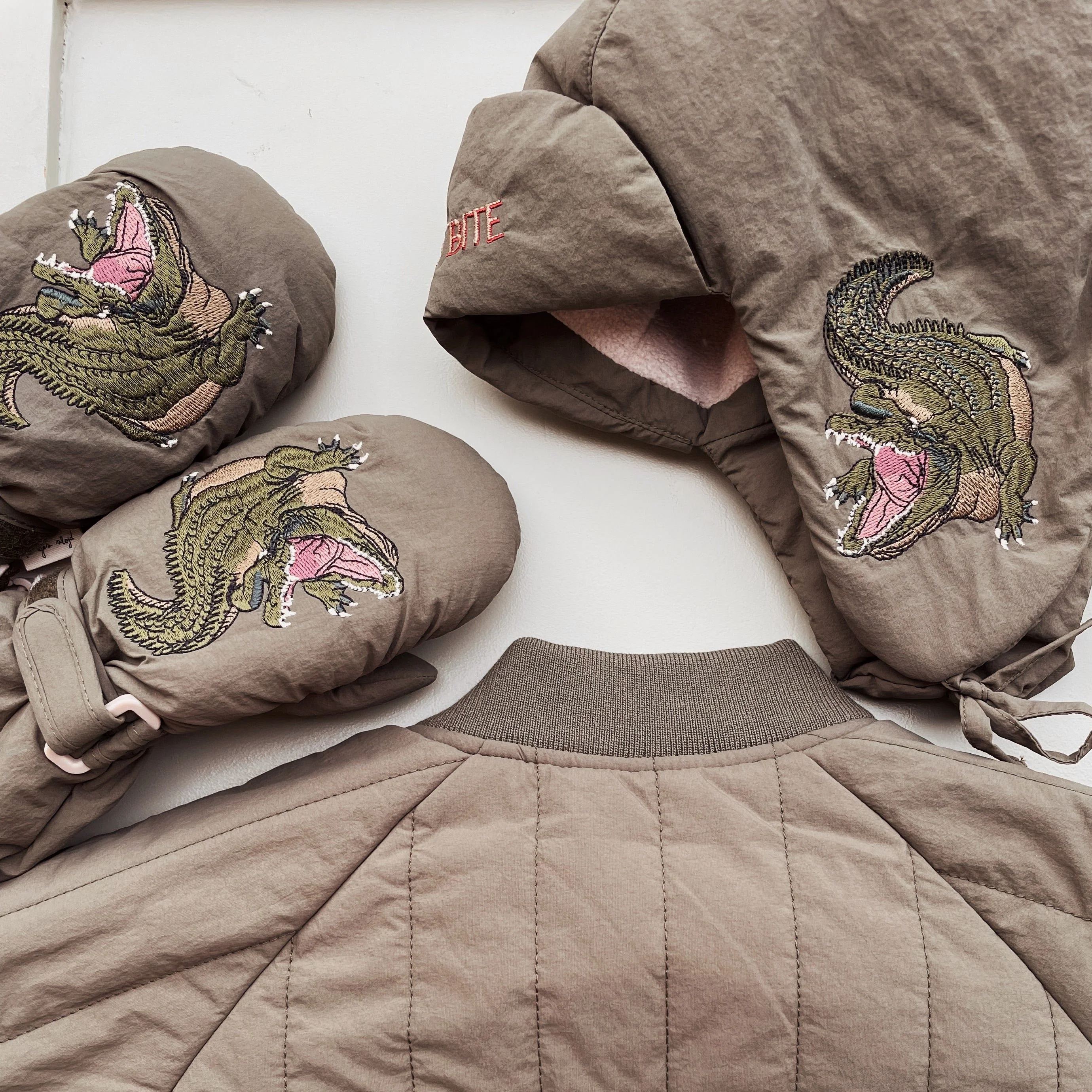 Juno Crocodile Embroidered Quilted Mittens (Olive) - Image 4