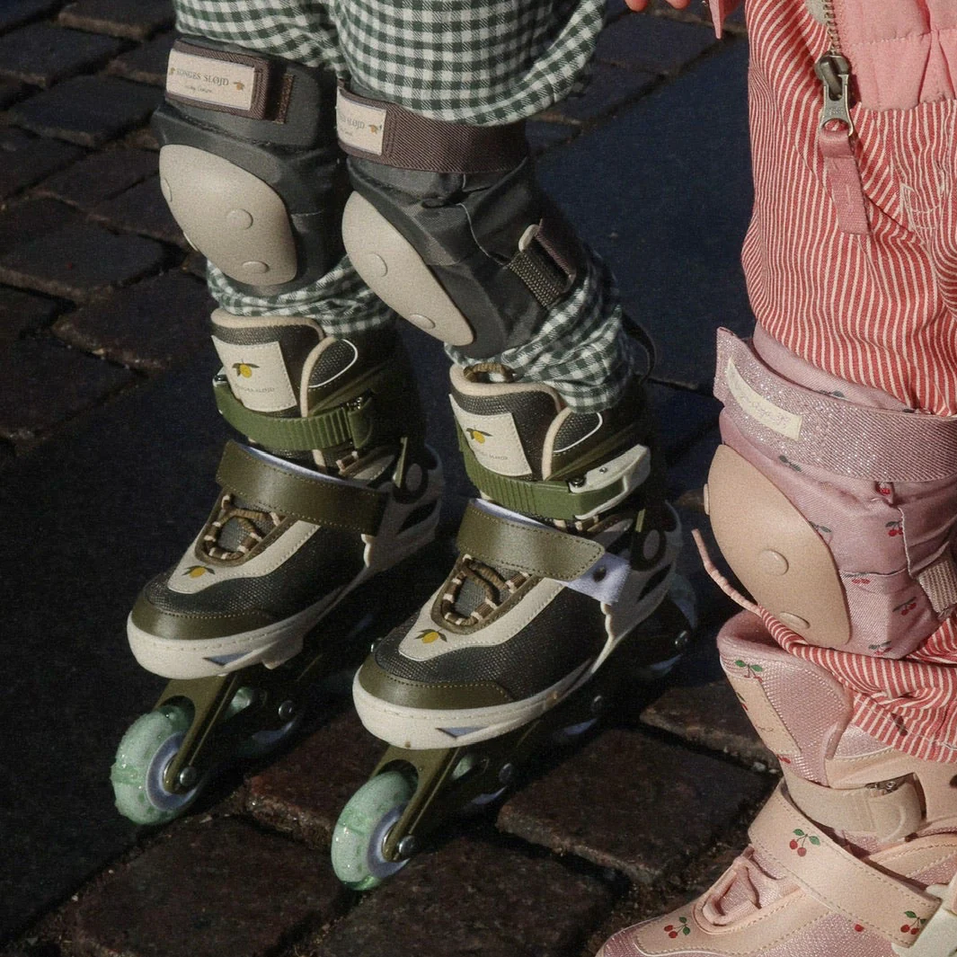 Lemon Print Light Up Adjustable Roller-skates (Kalamata) - Image 2