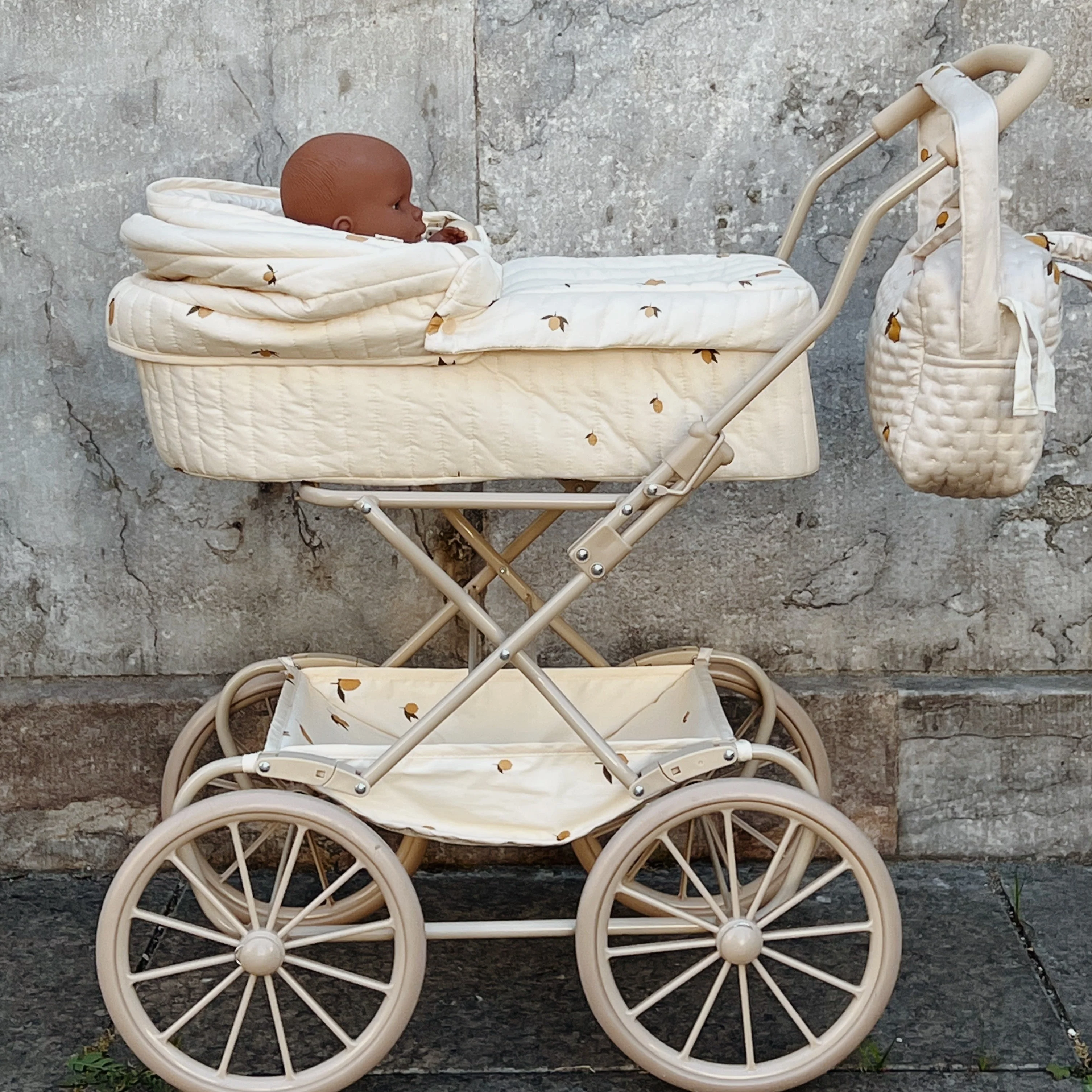 Lemon Print Vintage Traditional Dolls Pram - Image 3