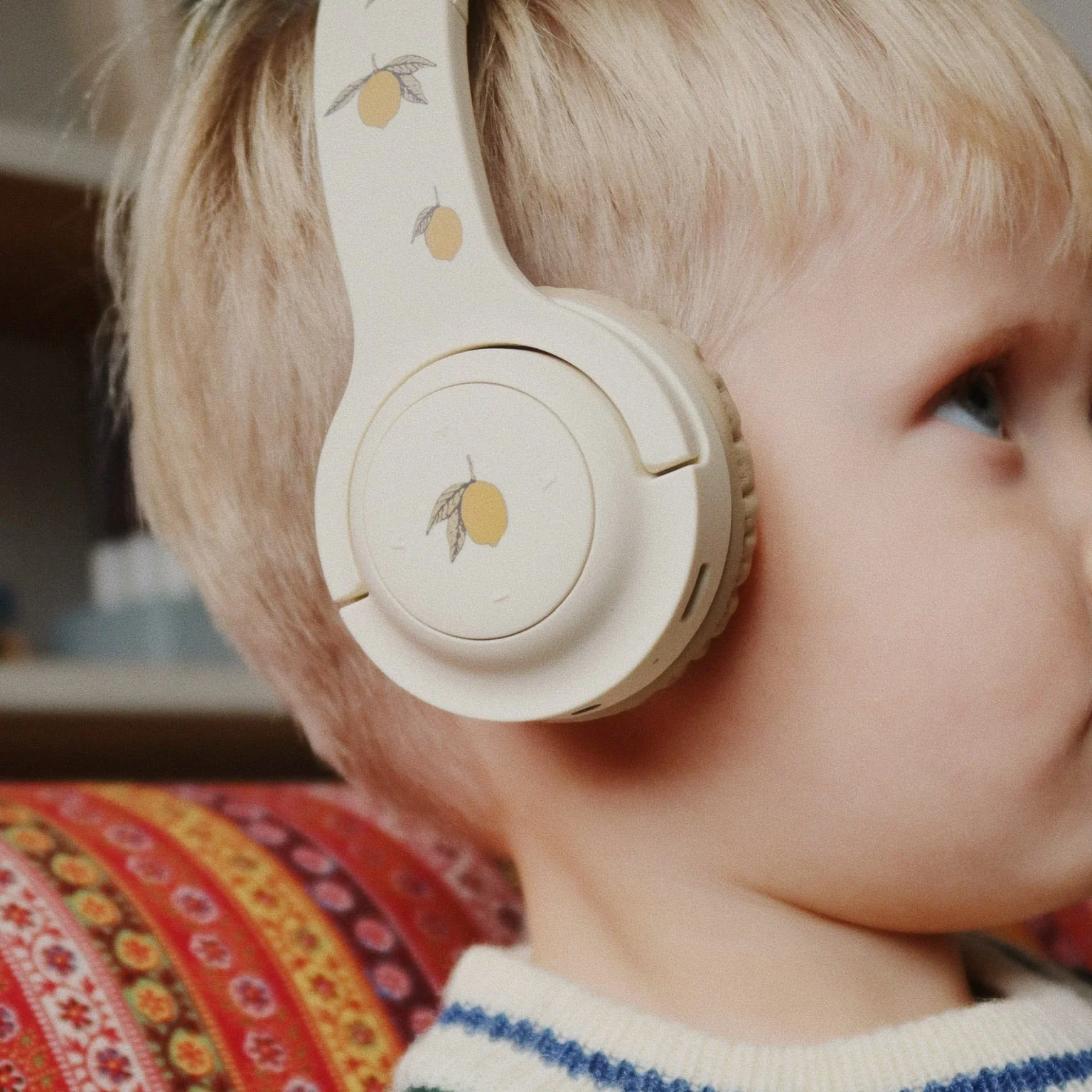 Lemon Print Wireless Bluetooth Headphones - Image 2