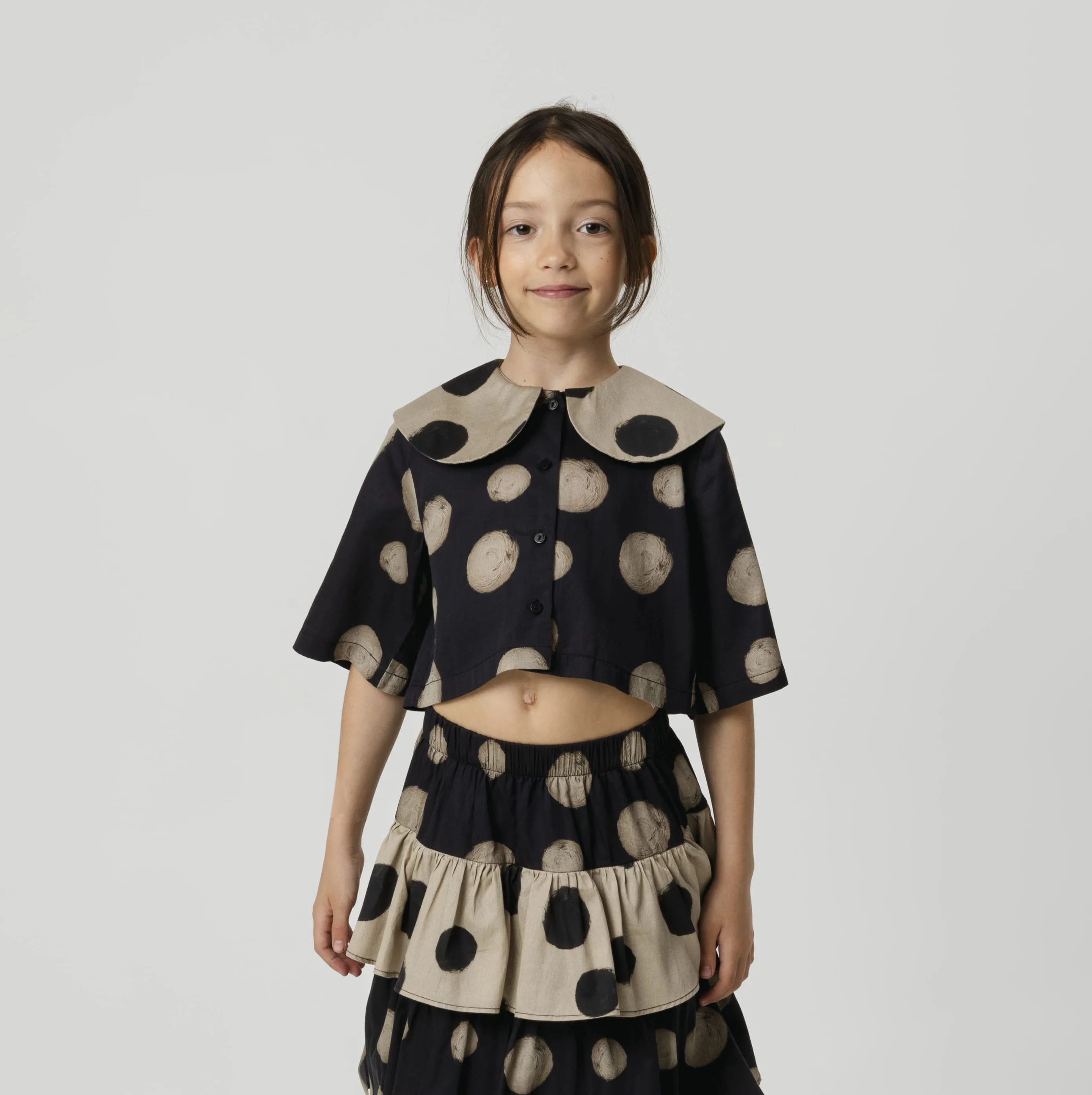 Leonilde Polka Dot Collared Cotton Cropped Shirt (Black) - Image 3