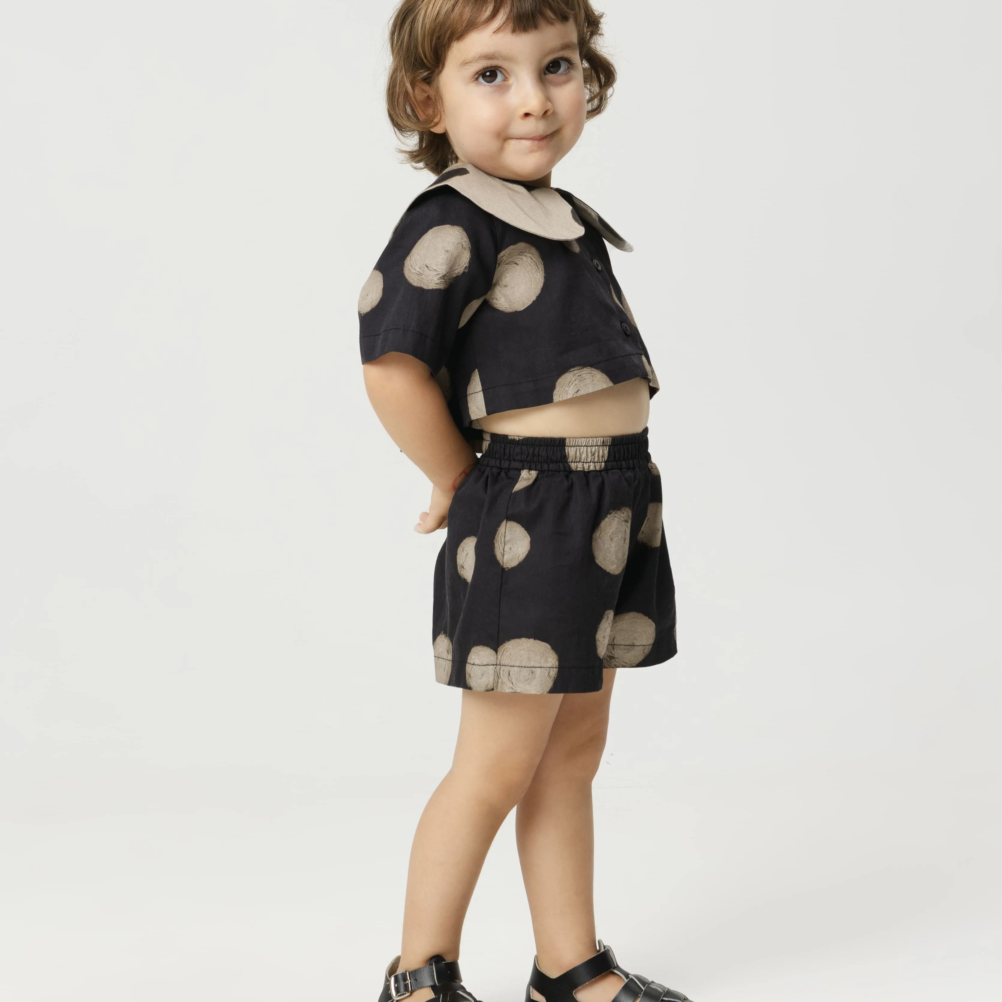 Leonilde Polka Dot Collared Cotton Cropped Shirt (Black) - Image 9