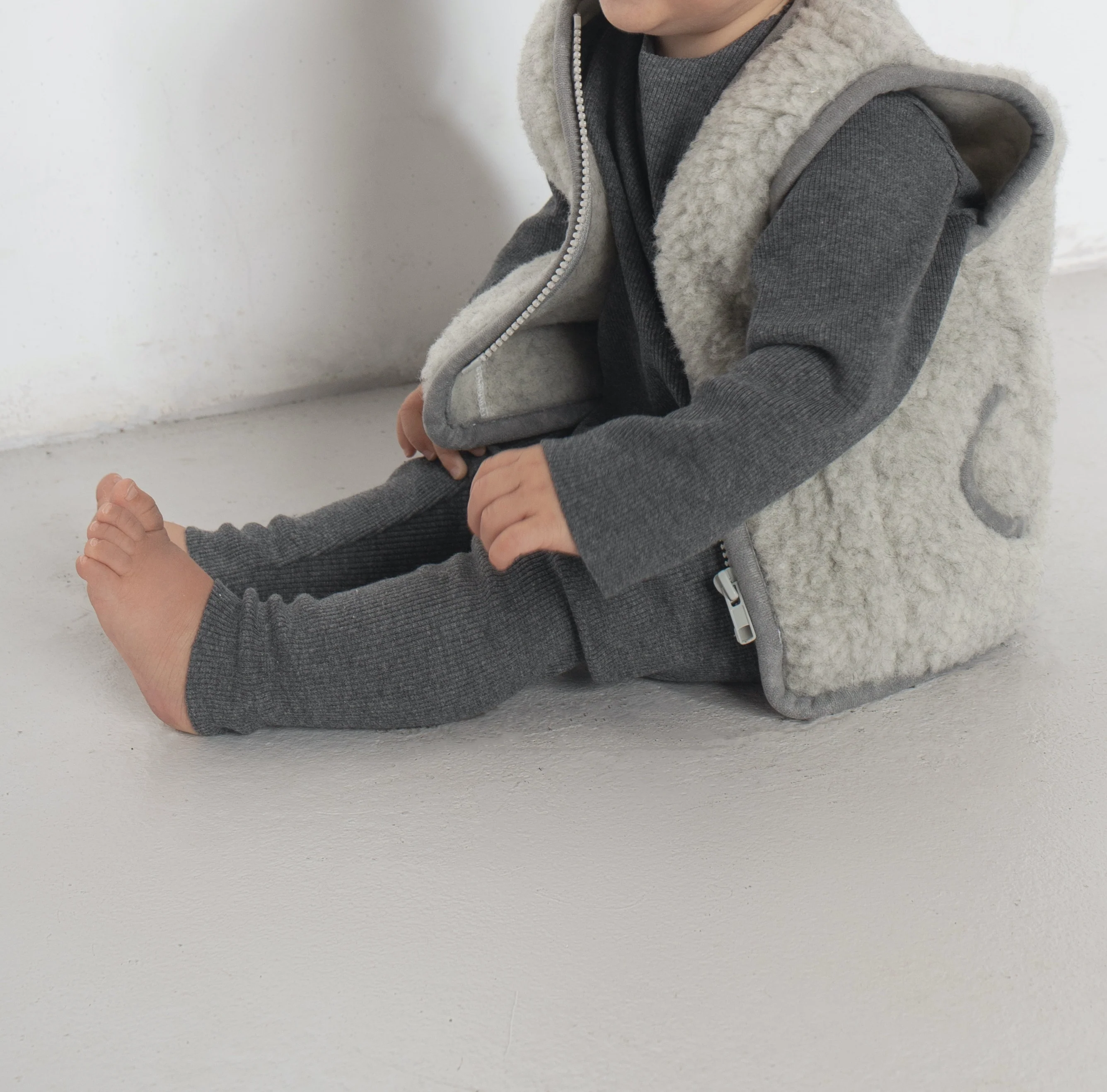 MAMA Clara 100% Wool Vest (Grey) - Image 4