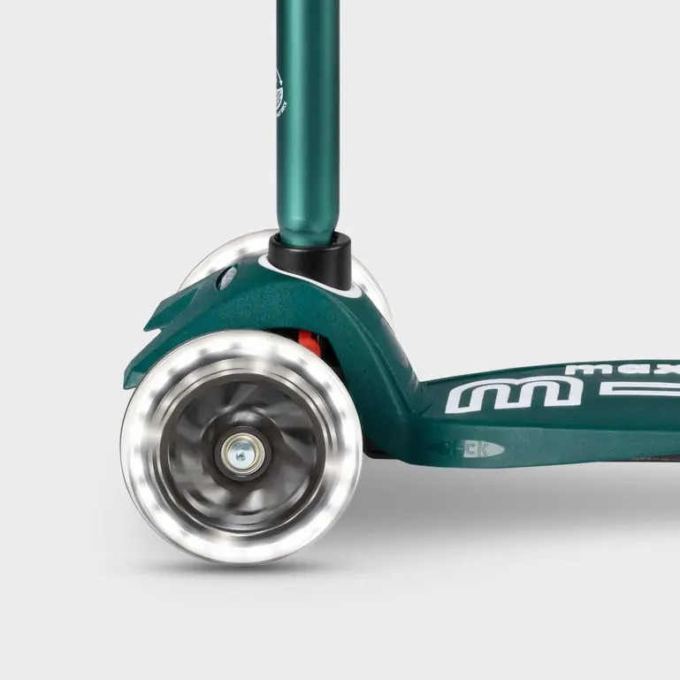 Maxi Micro Deluxe ECO Scooter with 3 LED Wheels (Green) - Image 3