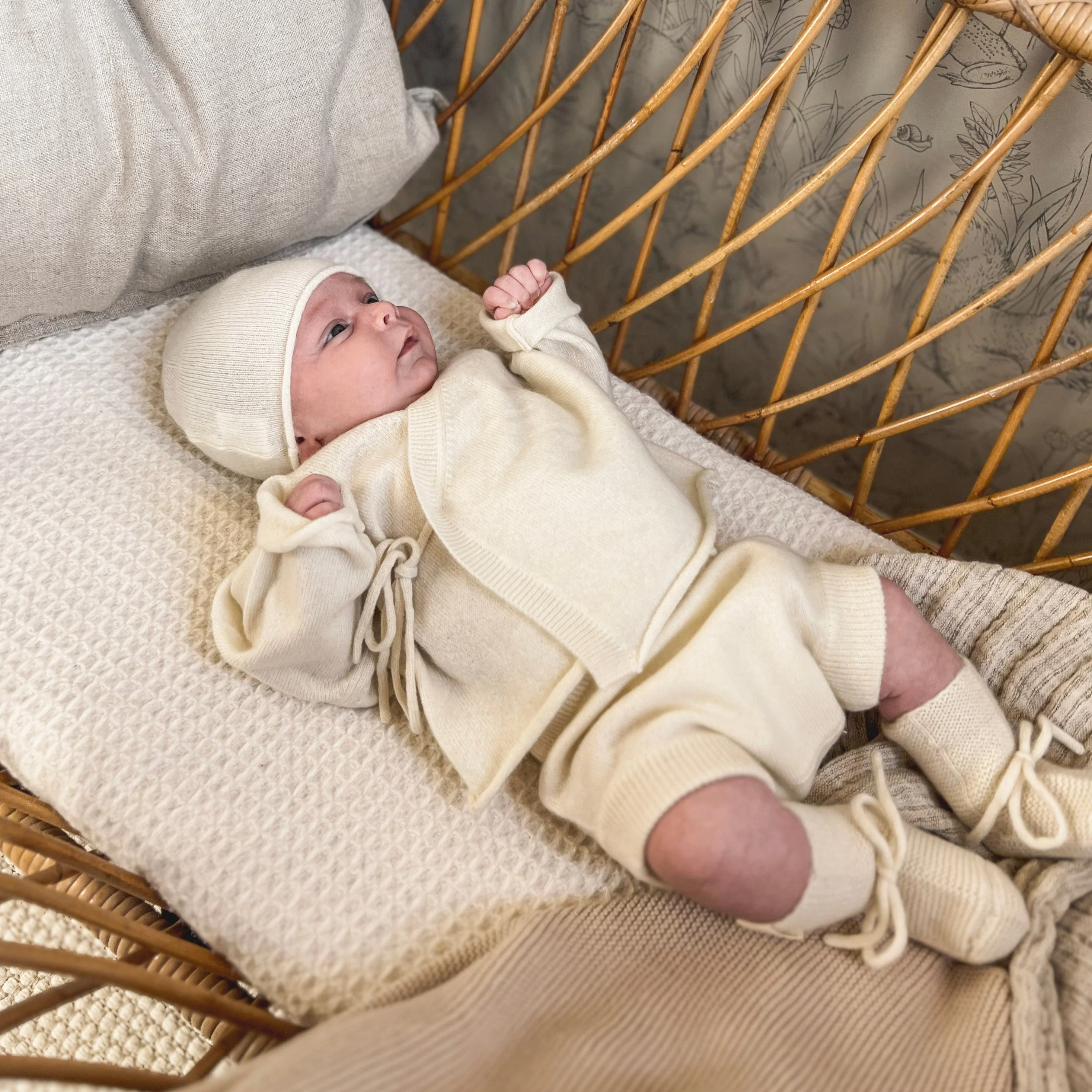 Premium Cashmere Top and Bloomer Set (Ivory) - Image 3