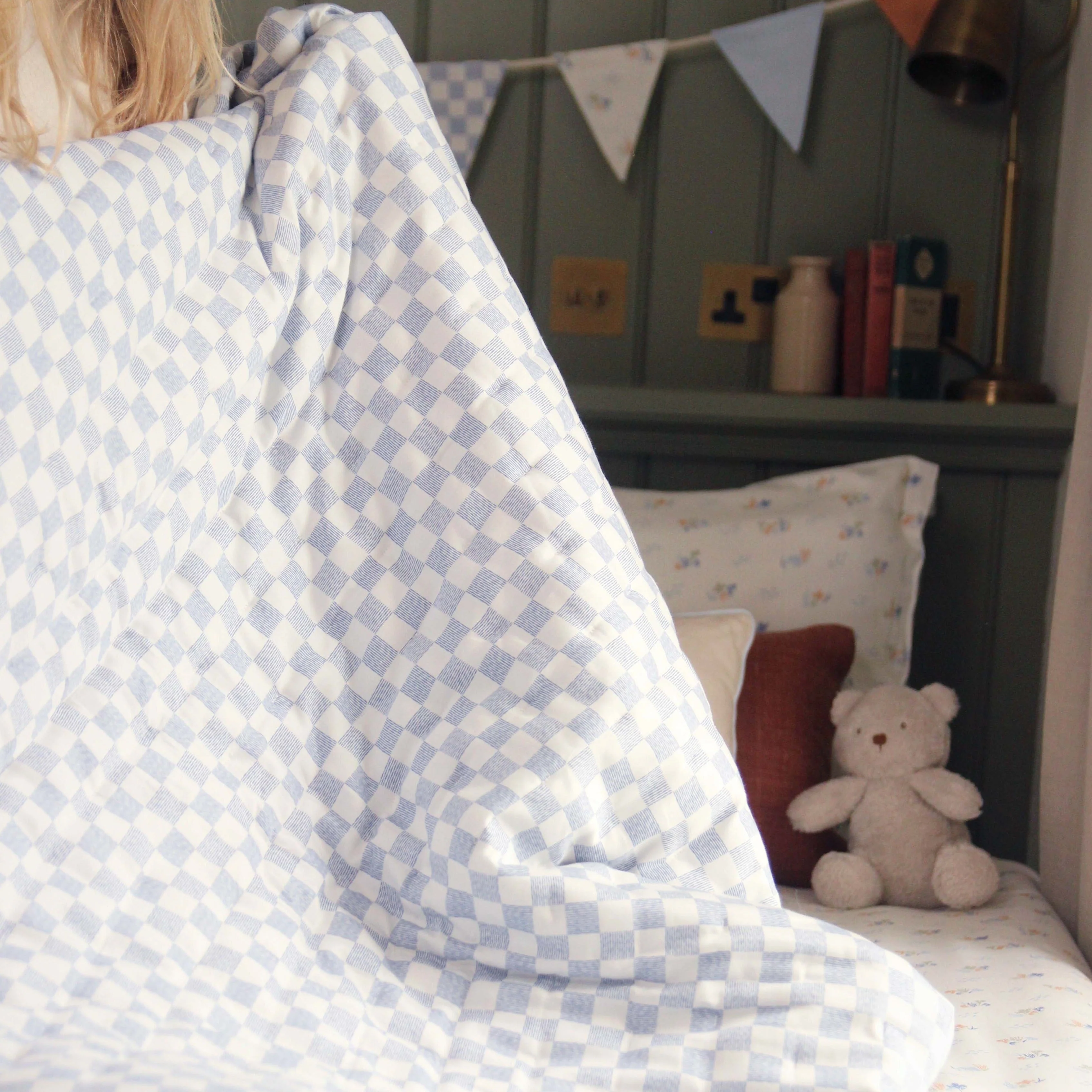 Woven Quilted Checkerboard Single & Cot Bedspread (Waves) - Image 4