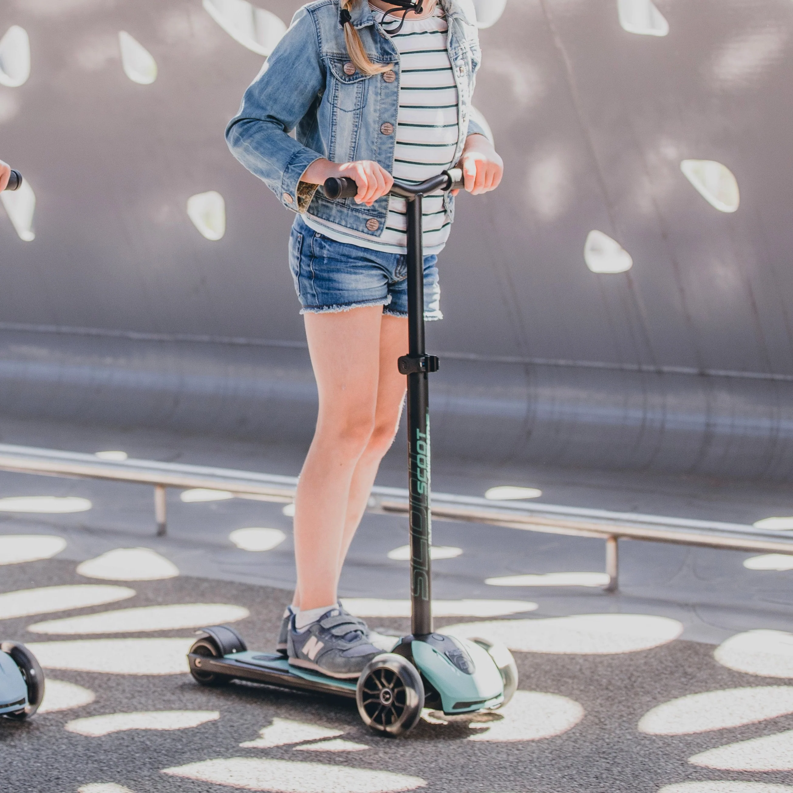 Highway Kick 5 Scooter with LED Wheels (Forest) - Image 2