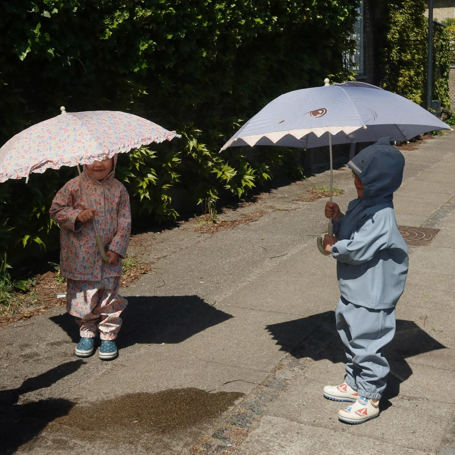 Shark Print Umbrella with Handle (Tradewinds) - Image 3