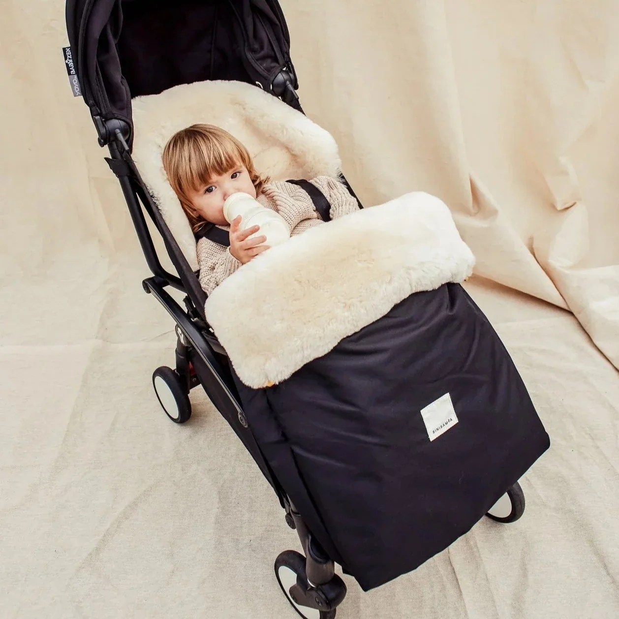 Sheepskin Universal Fixed Harness Buggy Puffmuff (Noir + Milk) - Image 2