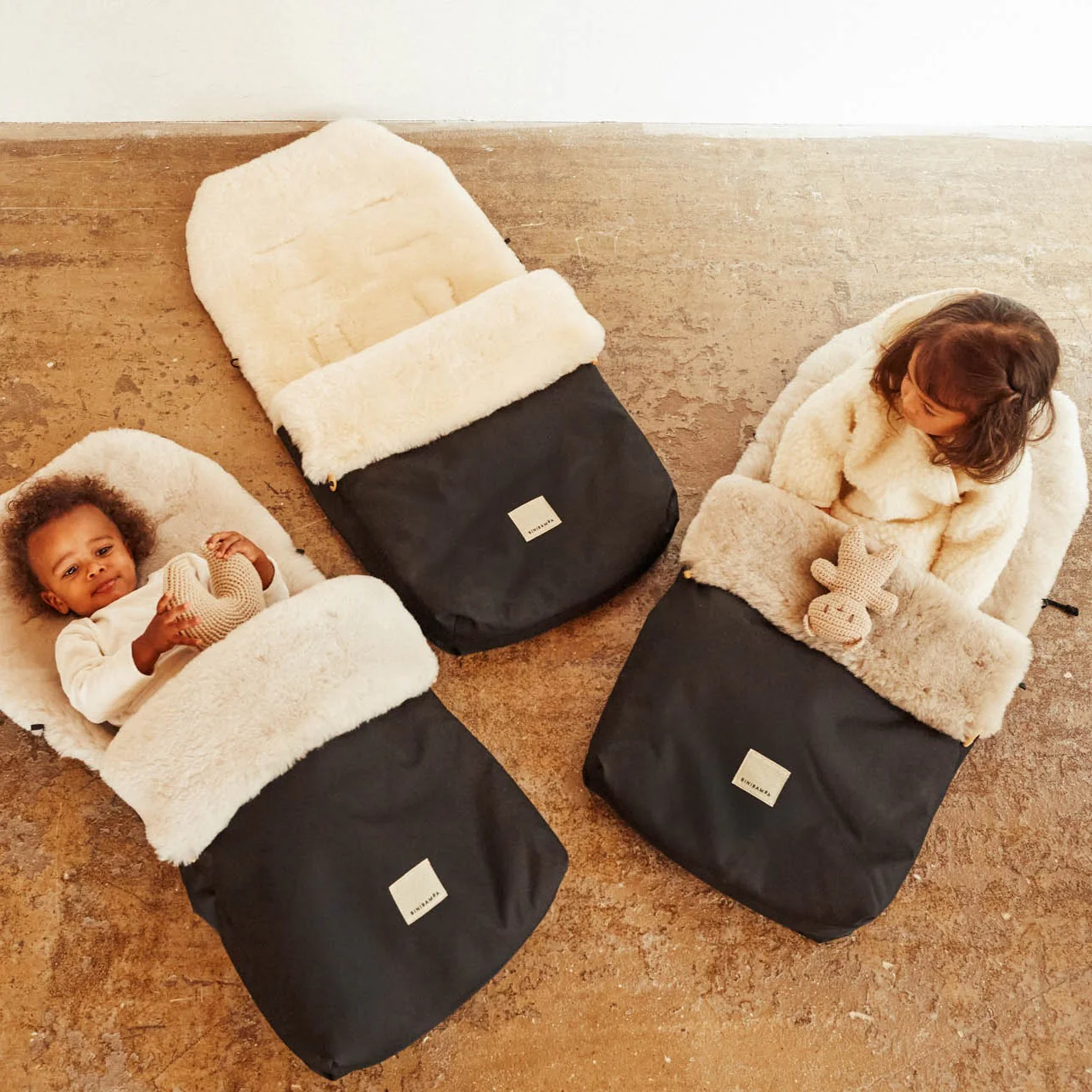 Sheepskin Universal Fixed Harness Buggy Puffmuff (Noir + Milk) - Image 8
