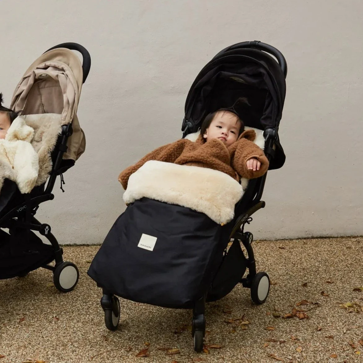 Sheepskin Universal Fixed Harness Buggy Puffmuff (Noir + Milk) - Image 9