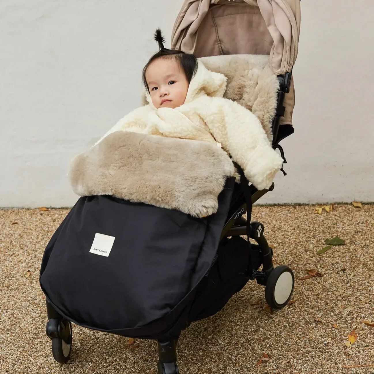 Sheepskin Universal Fixed Harness Buggy Puffmuff (Noir + Toast)