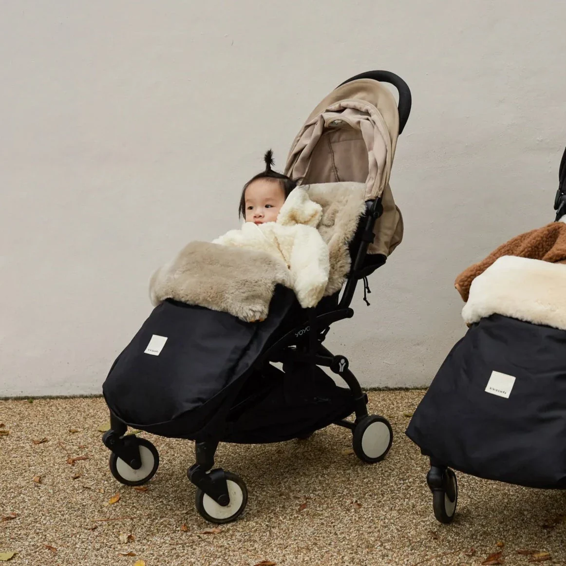 Sheepskin Universal Fixed Harness Buggy Puffmuff (Noir + Toast) - Image 10