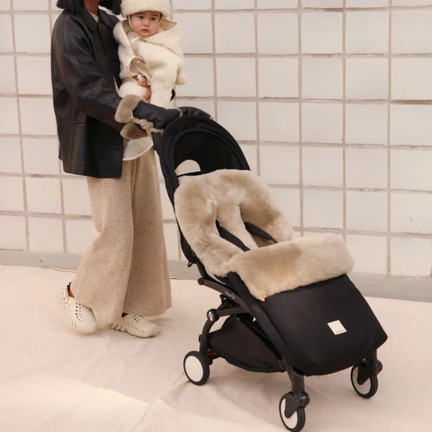 Sheepskin Universal Fixed Harness Buggy Puffmuff (Noir + Toast) - Image 5
