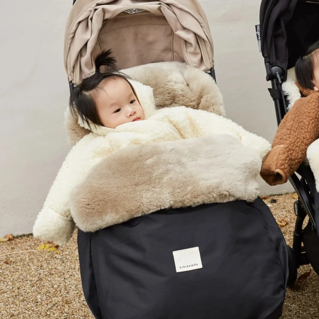 Sheepskin Universal Fixed Harness Buggy Puffmuff (Noir + Toast) - Image 9