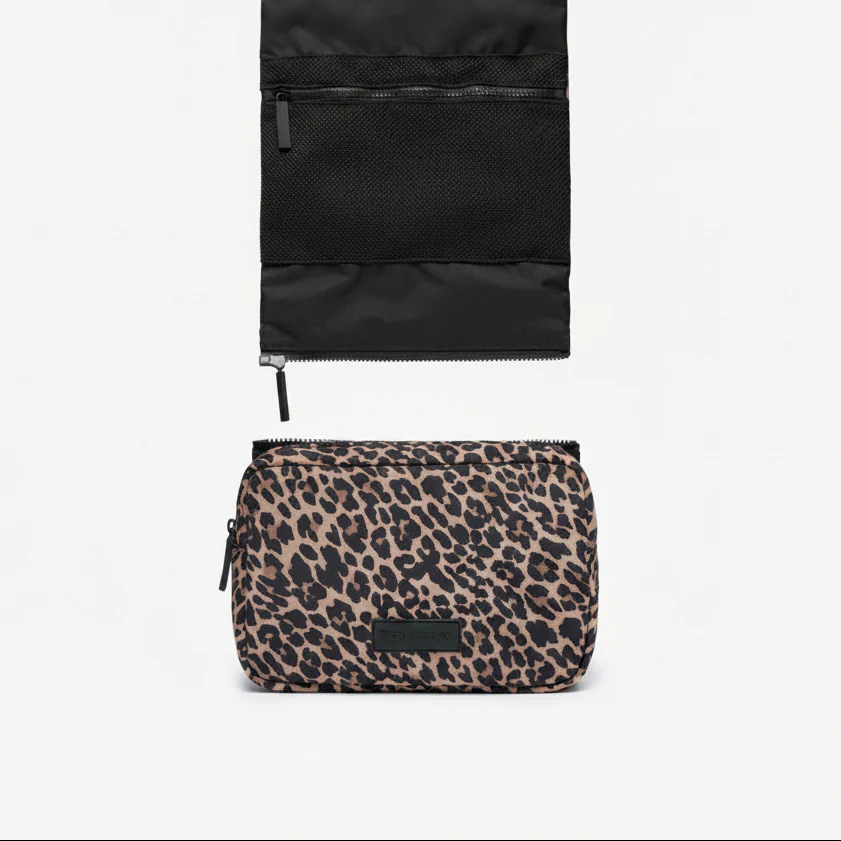 T+M Travel Hanging Changing or Wash Bag Organiser (Leopard Print) - Image 3