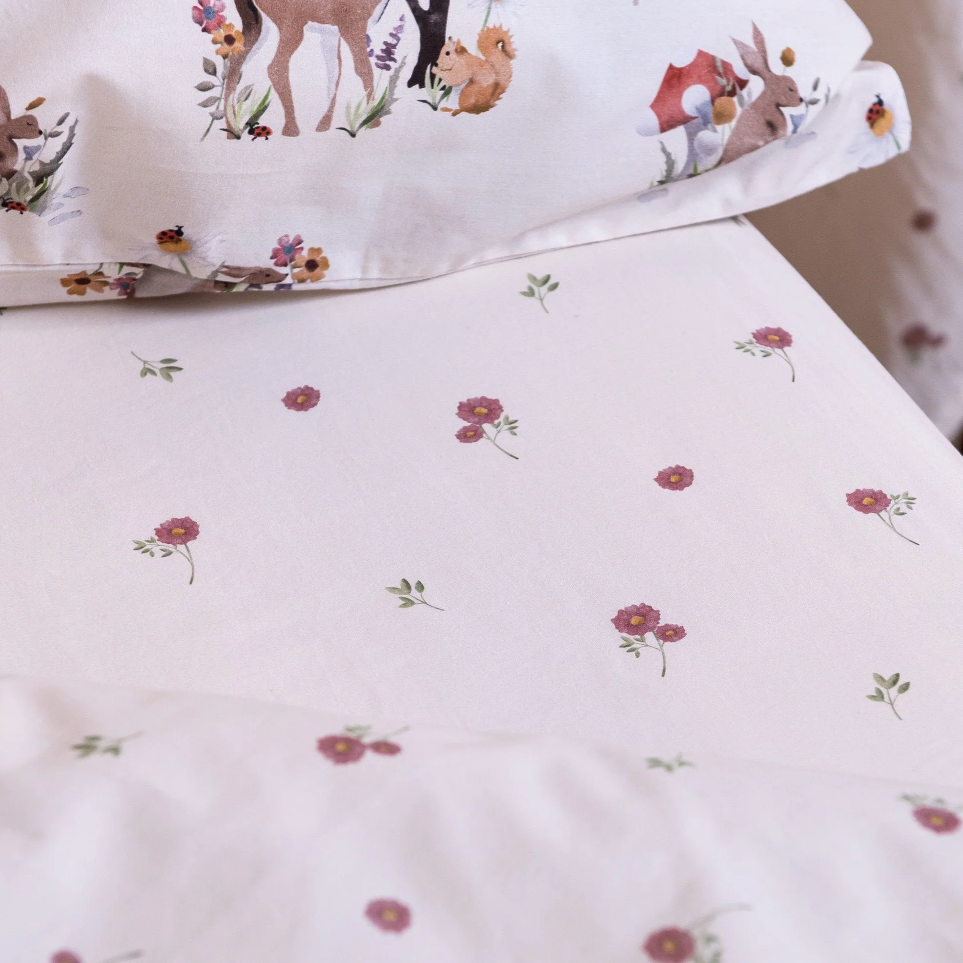 Meadow Floral Cotton Fitted Bed Sheet - Image 4